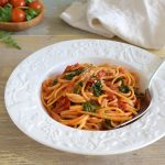 plato-de-espaguetis-con-verduras-y-huevo